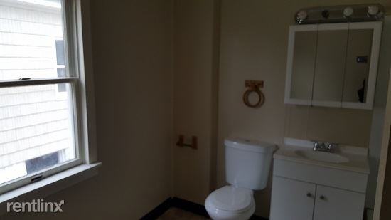 1303 College Ave - Photo 2 of 7