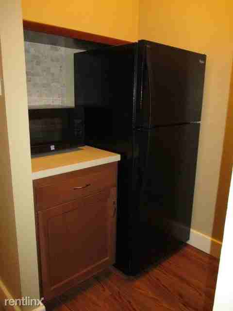 418 Poyntz Ave - Photo 3 of 5