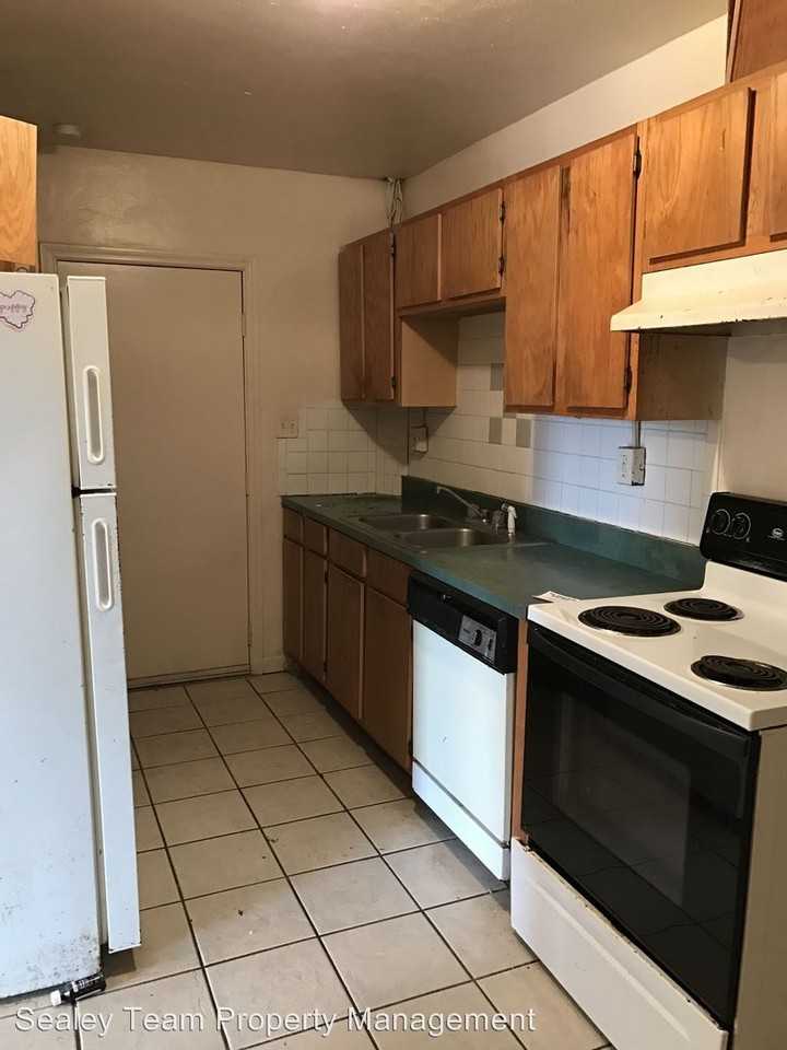 1446 Hudson Street - Photo 3 of 4