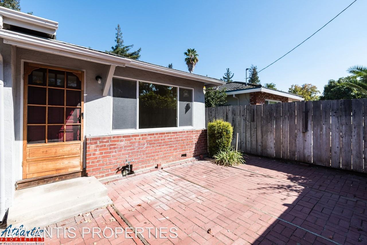 3570 Jarvis Ave - Photo 3 of 19