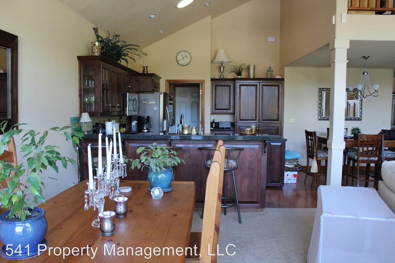 916 SE Mystic Dr - Photo 3 of 15