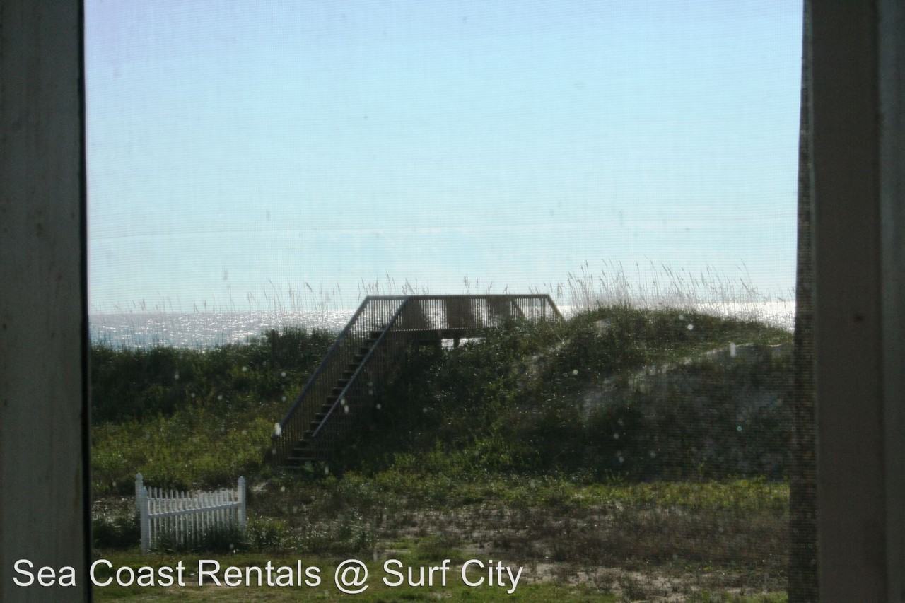 521 Ocean Dr - Photo 2 of 13