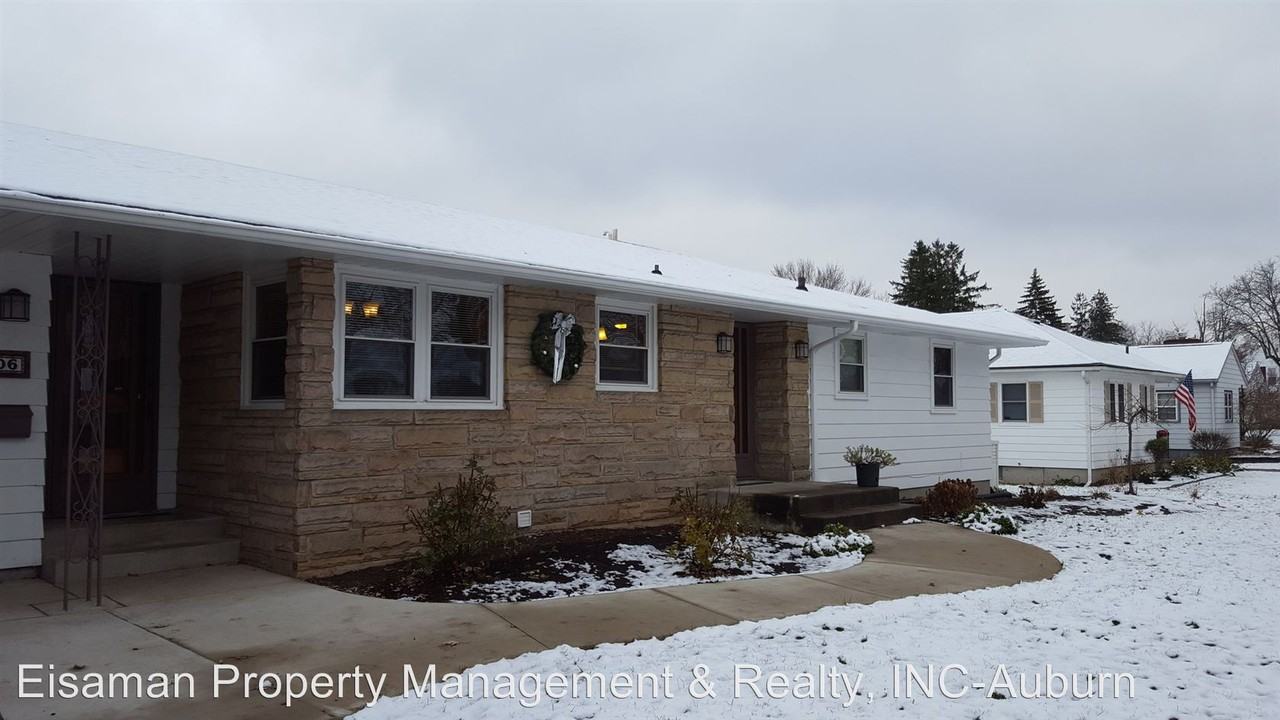 1006 N Van Buren St - Photo 3 of 14