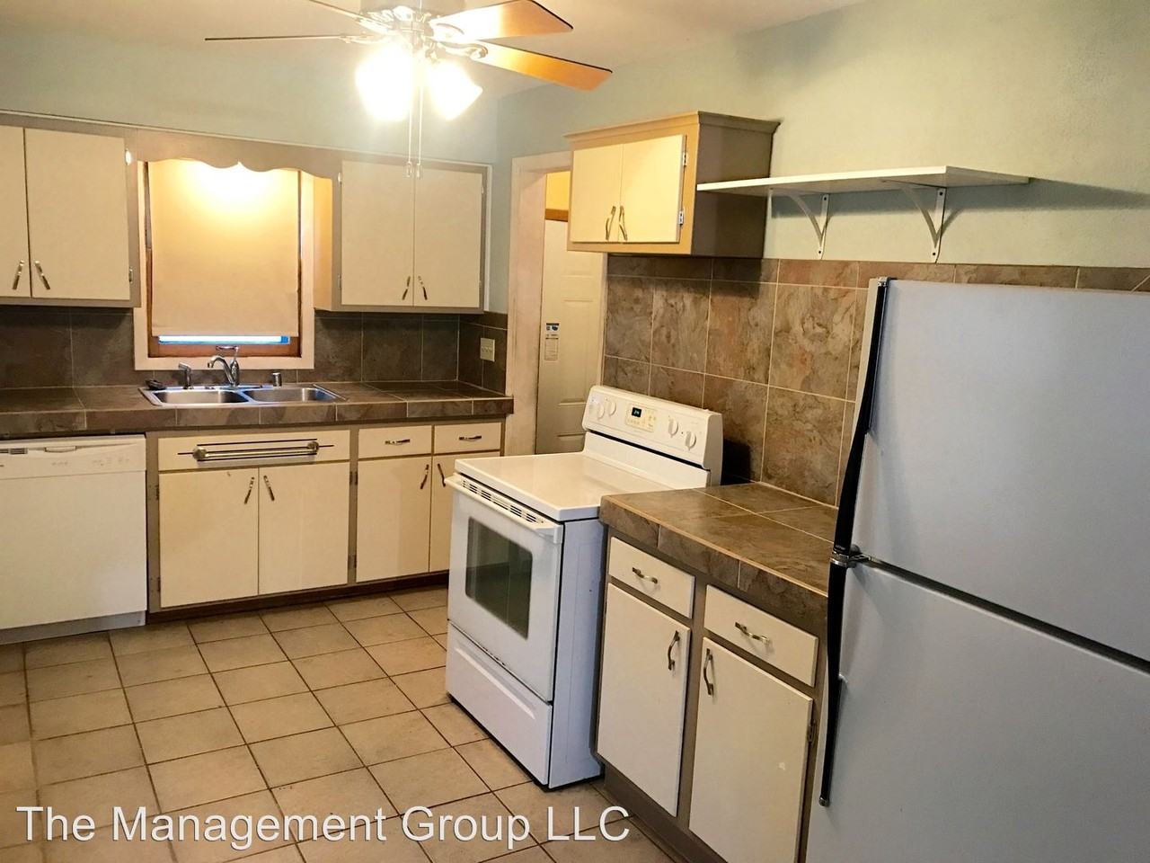 6245 W Manitoba St - Photo 3 of 9