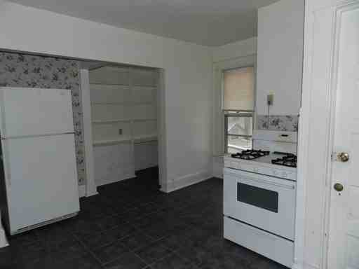 943 Kishwaukee St - Photo 2 of 6