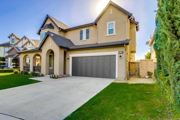 710 W Aster Pl - Photo 2 of 48