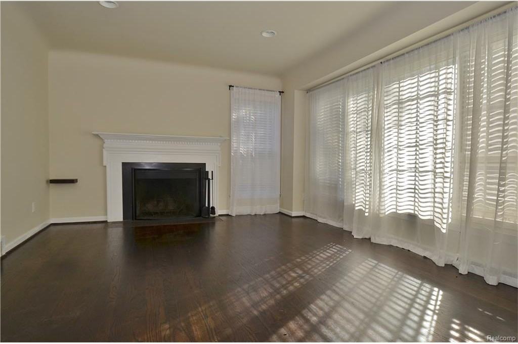 15728 Buckingham Ave - Photo 2 of 14