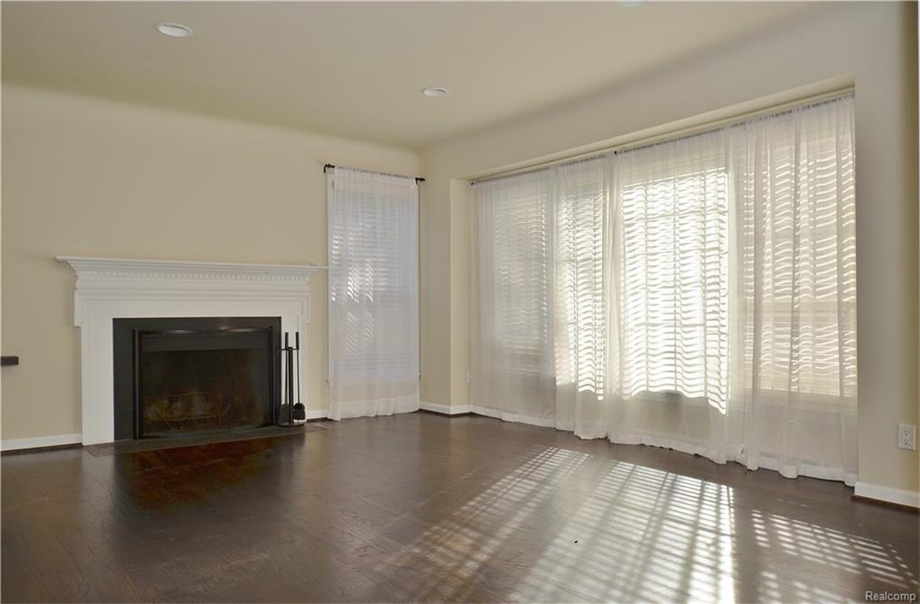 15728 Buckingham Ave - Photo 3 of 14