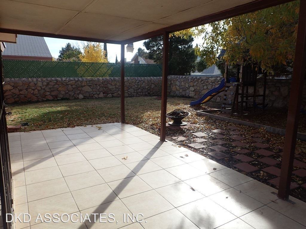 3189 Queens Garden Cir - Photo 2 of 22