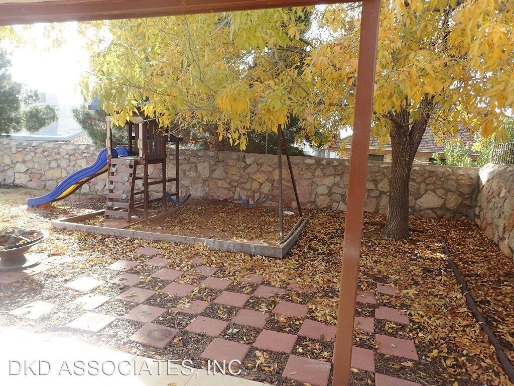 3189 Queens Garden Cir - Photo 3 of 22