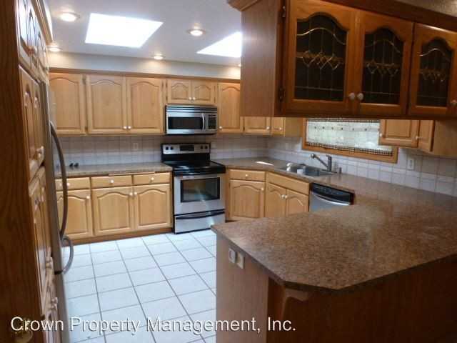 476 SE Walnut Cir - Photo 2 of 14