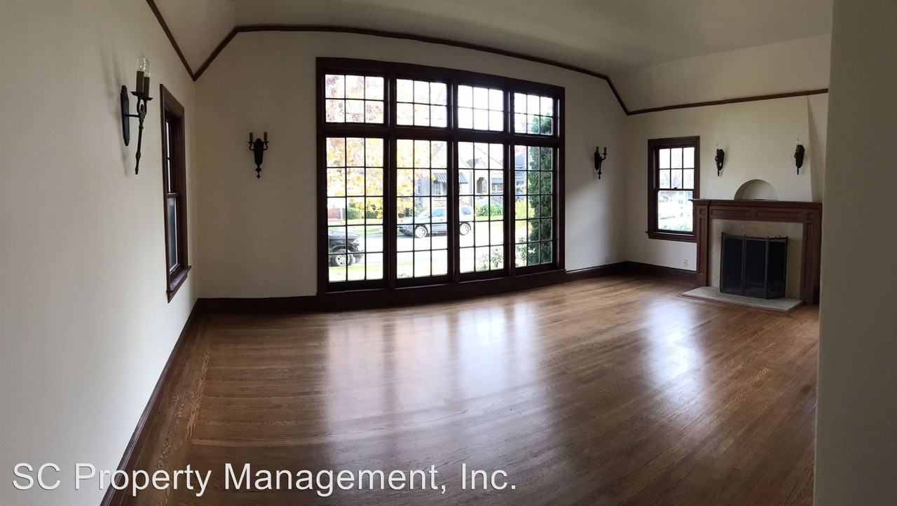 751 Winchester Dr - Photo 2 of 12