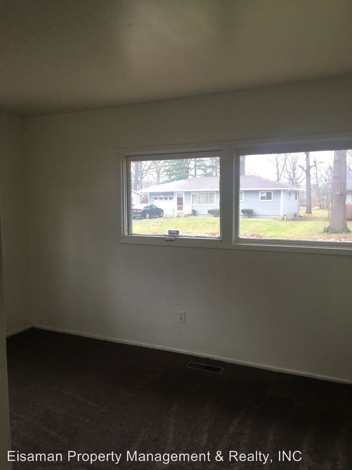 2430 Evans St - Photo 2 of 8