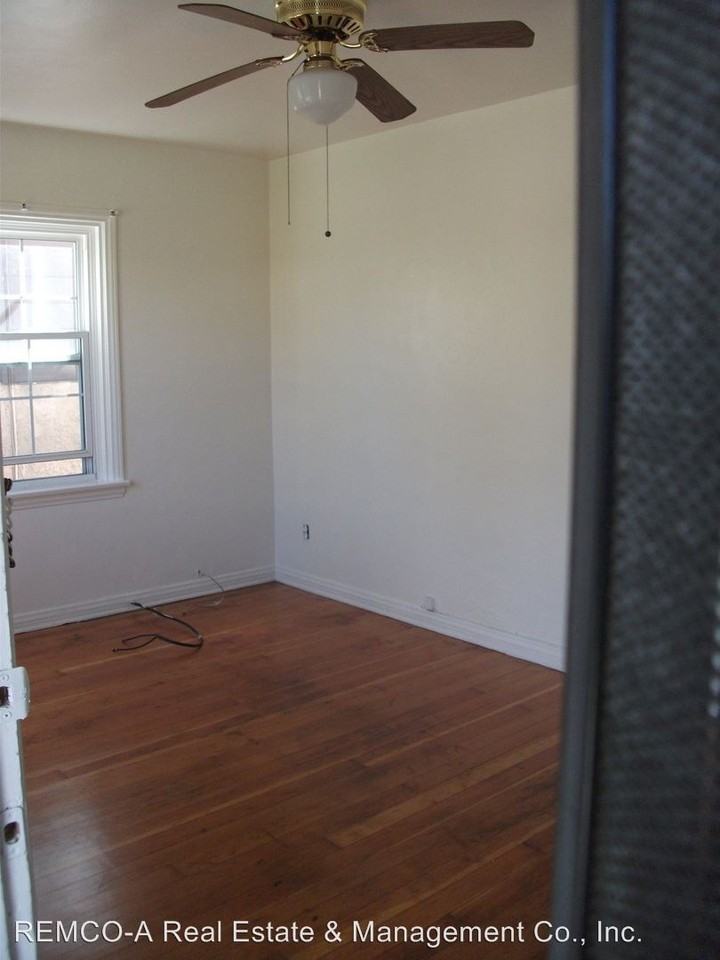 741 E Willow St - Photo 2 of 5