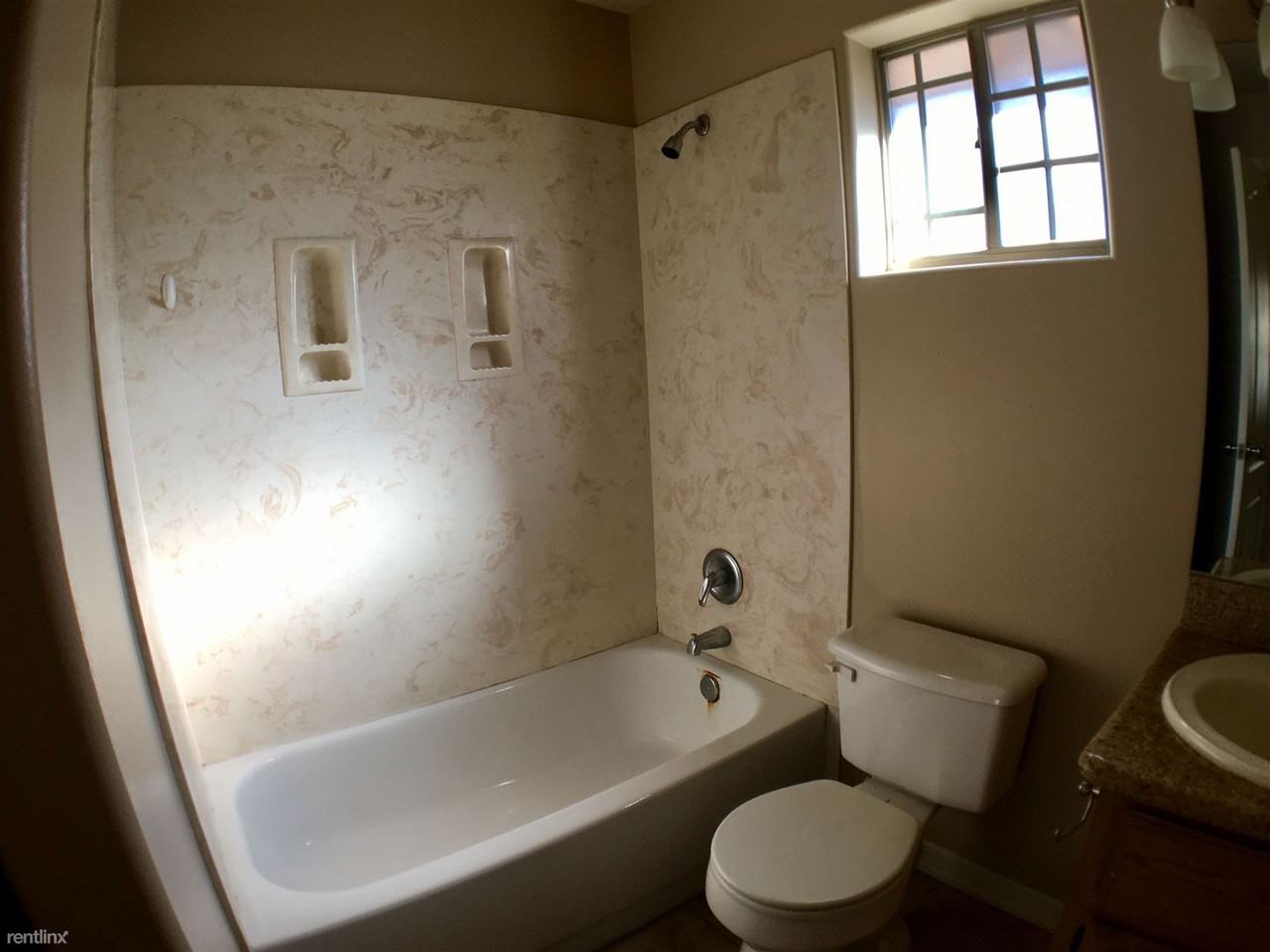 704 W Bahamas - Photo 2 of 10