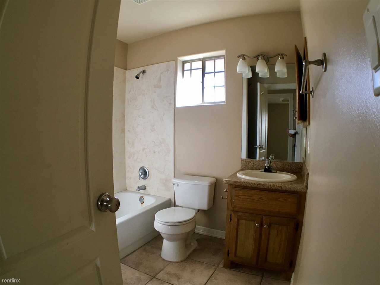 704 W Bahamas - Photo 3 of 10