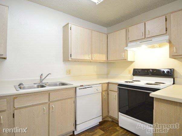 Place Vendome Apartments - Photo 3 of 6