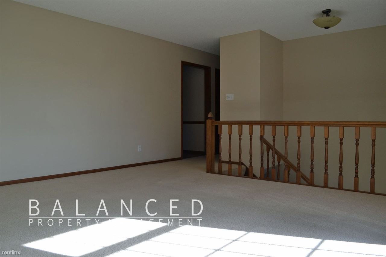 6754 SW Sherwood Ct - Photo 3 of 15