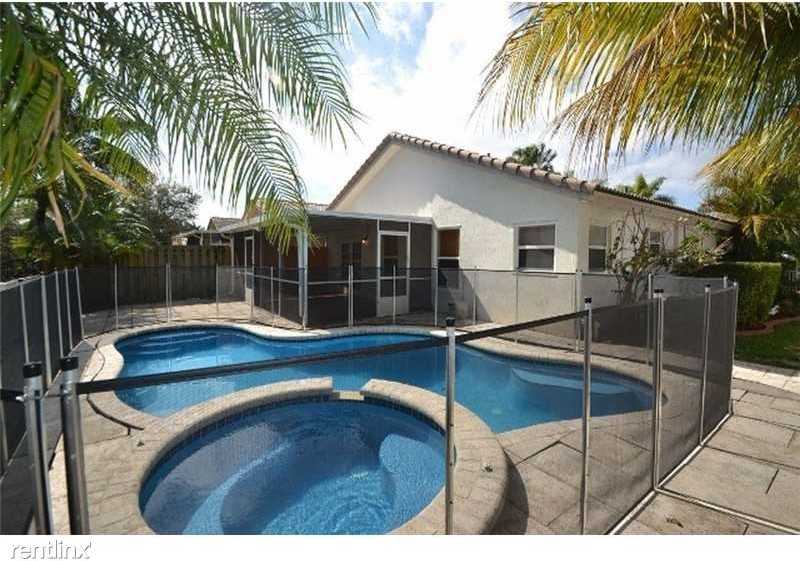 371 SW 203rd Ave - Photo 2 of 7