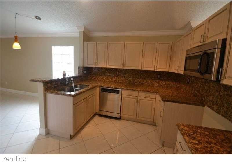 371 SW 203rd Ave - Photo 3 of 7