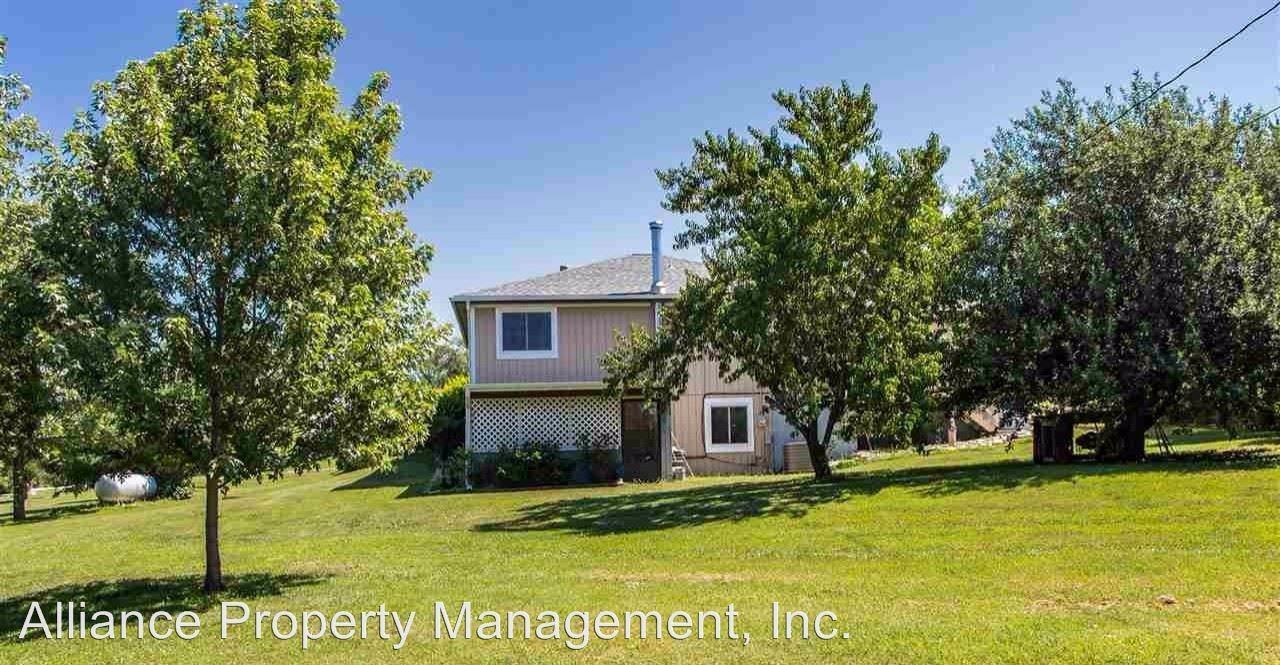 2651 Brookhollow Ct - Photo 2 of 21