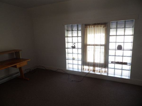 904 W 4th St - Photo 3 of 18