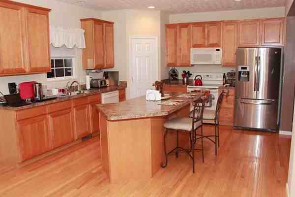 1050 Pond Ridge Cir - Photo 2 of 14