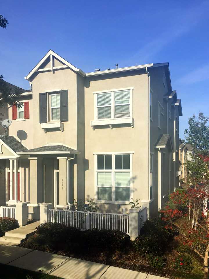 1810 Summer Lane - Photo 2 of 15