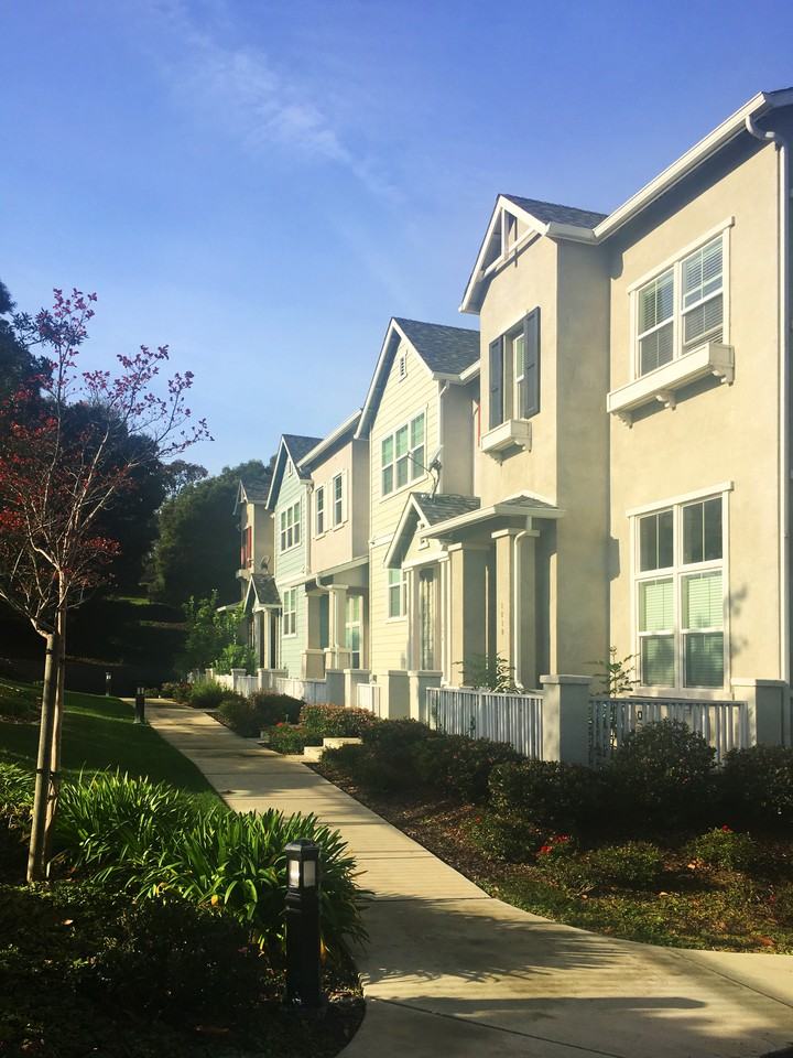 1810 Summer Lane - Photo 3 of 15