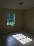 1204 NW 5th St - Photo 3 of 8