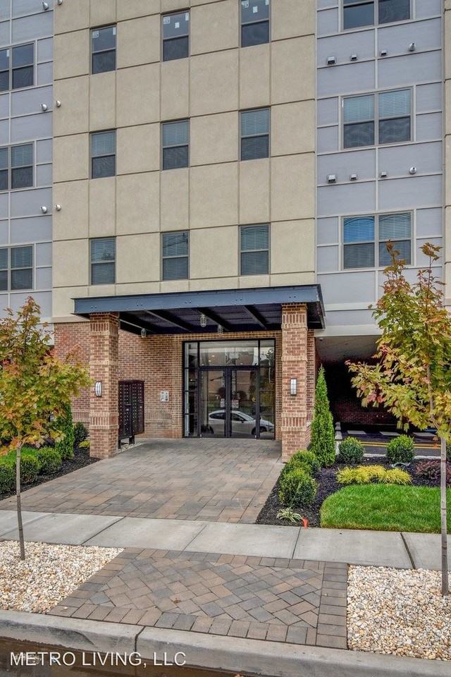 408 N Broad St - Photo 3 of 22