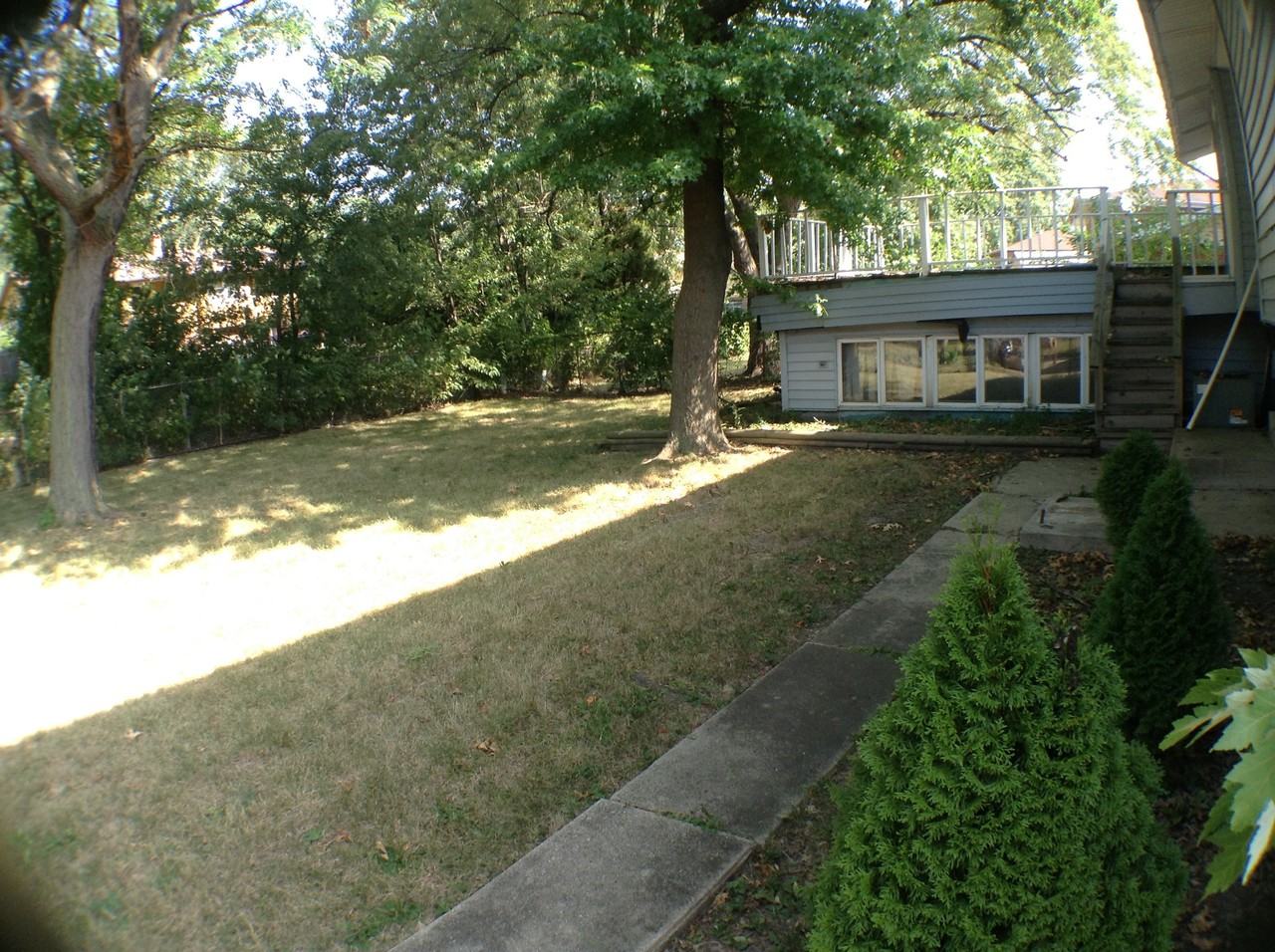 17112 Elm Dr - Photo 2 of 3