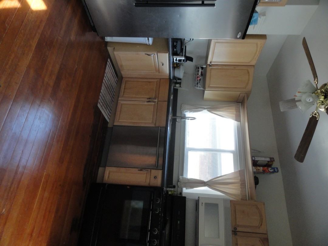 562 W Center St - Photo 3 of 30