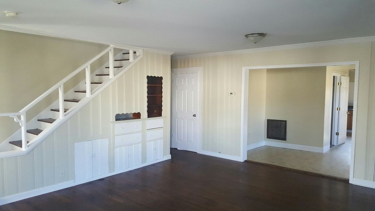 2230 Roanoke Ave SW - Photo 2 of 9