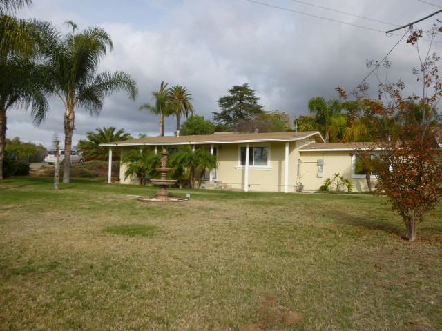 1913 Glenridge Rd - Photo 2 of 23