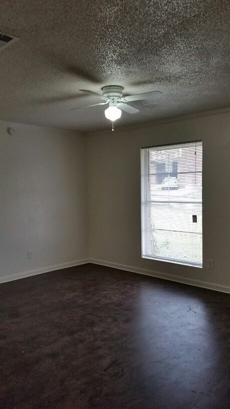 2444 Avis St - Photo 2 of 12