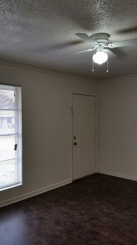 2444 Avis St - Photo 3 of 12