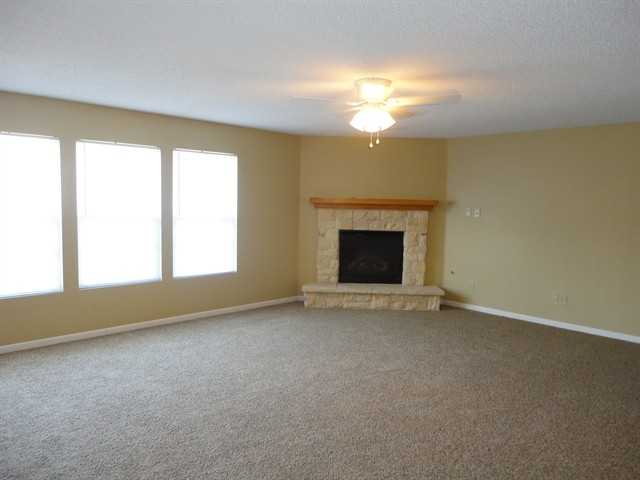 2082 Cedarmill Dr - Photo 3 of 12