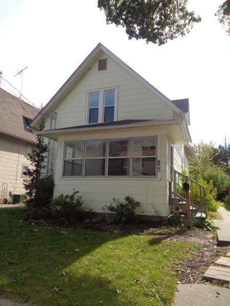 835 Oak St - Photo 2 of 33