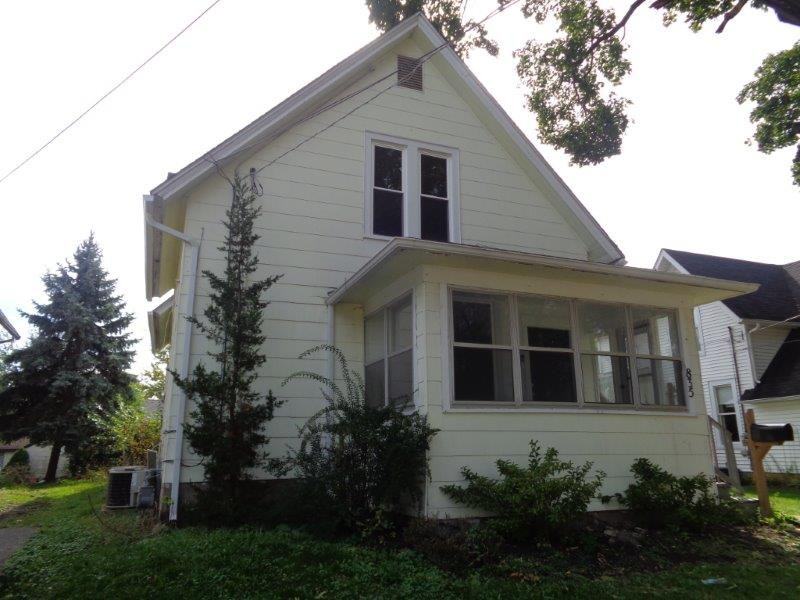 835 Oak St - Photo 3 of 33