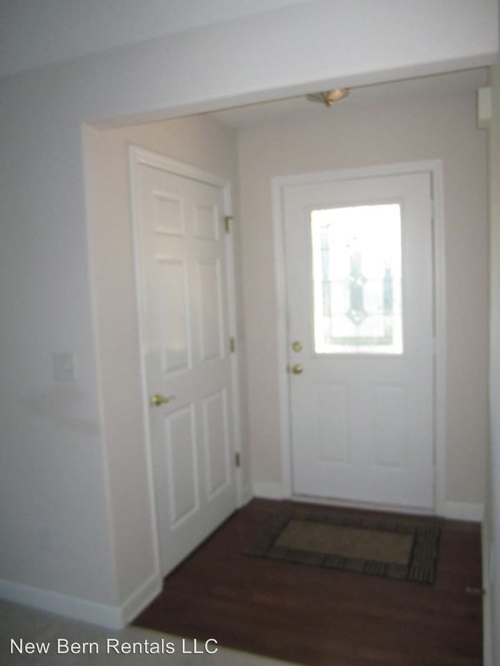 109 Boleyn Loop - Photo 3 of 31