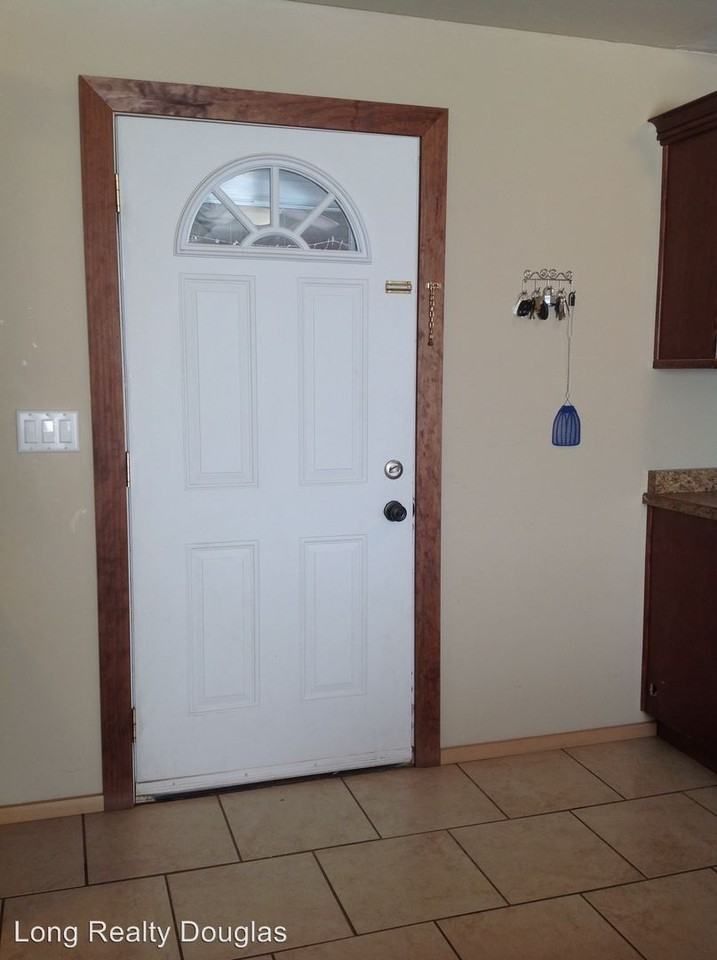 928 E 16th St - Photo 2 of 11