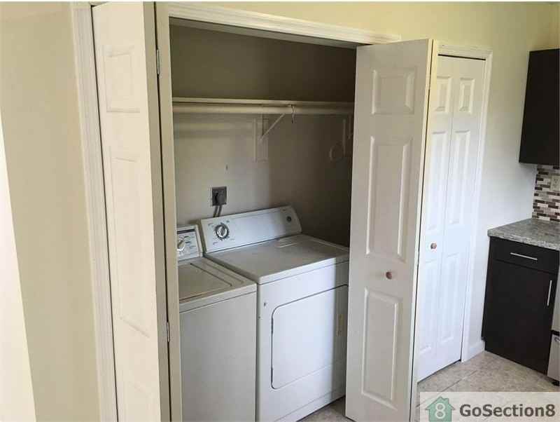 2600 NW 15th St - Photo 3 of 11