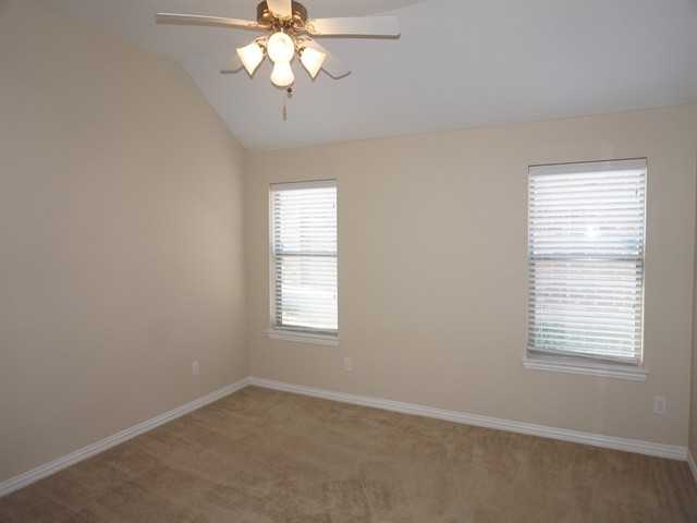 1233 Amazon Dr - Photo 3 of 10