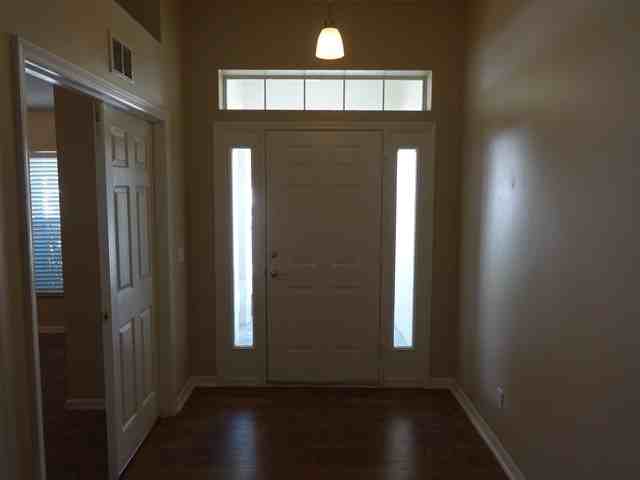 875 Sedgewood Cir - Photo 2 of 8