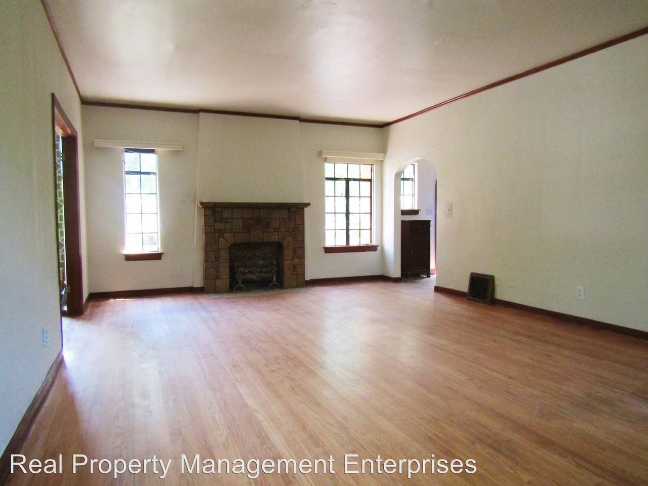 3201 NW 20th St - Photo 3 of 11