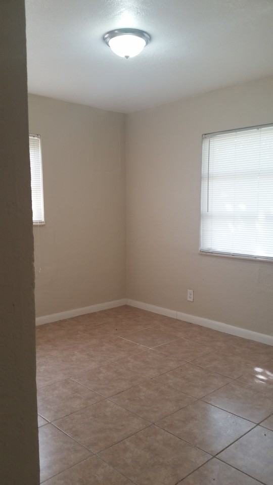 1560 Southwest 64th Avenue - Photo 3 of 5