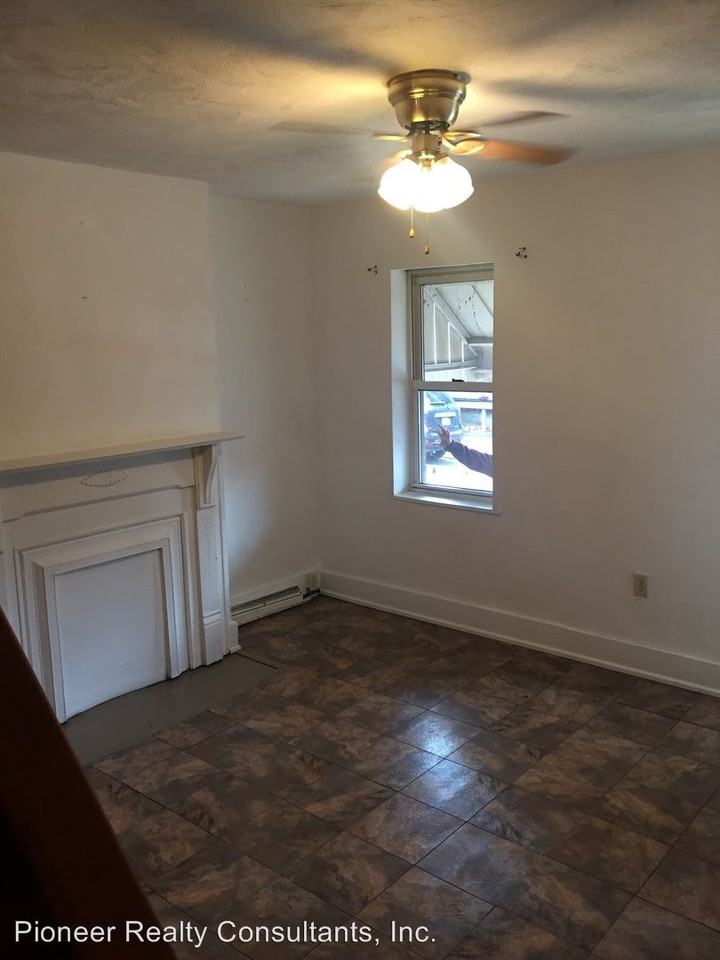 14 Center St - Photo 3 of 12
