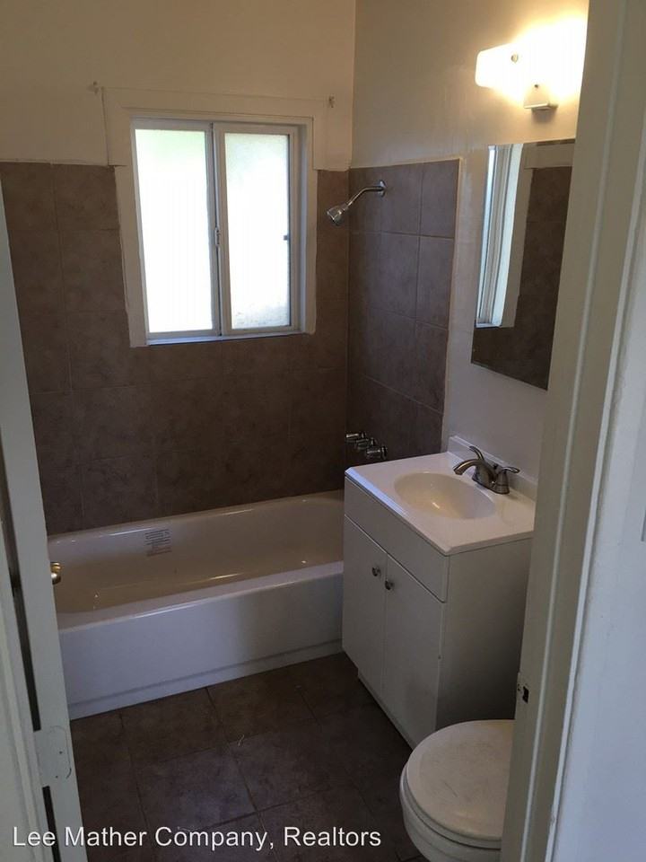 1068 10th St - Photo 2 of 8