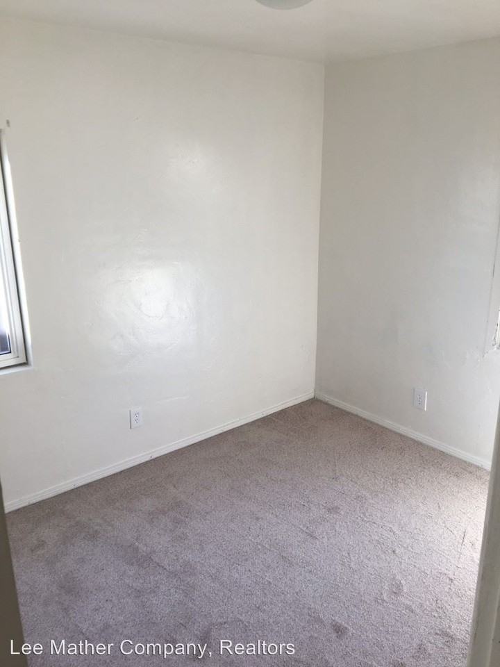 1068 10th St - Photo 3 of 8
